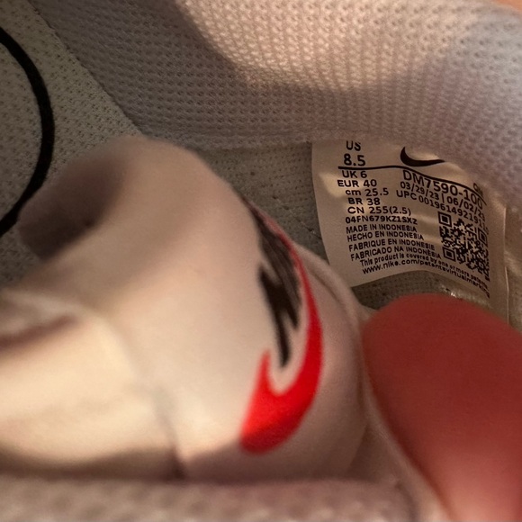 Woman’s Nike Court Legacy Next Nature sz 8.5! - Picture 6 of 7